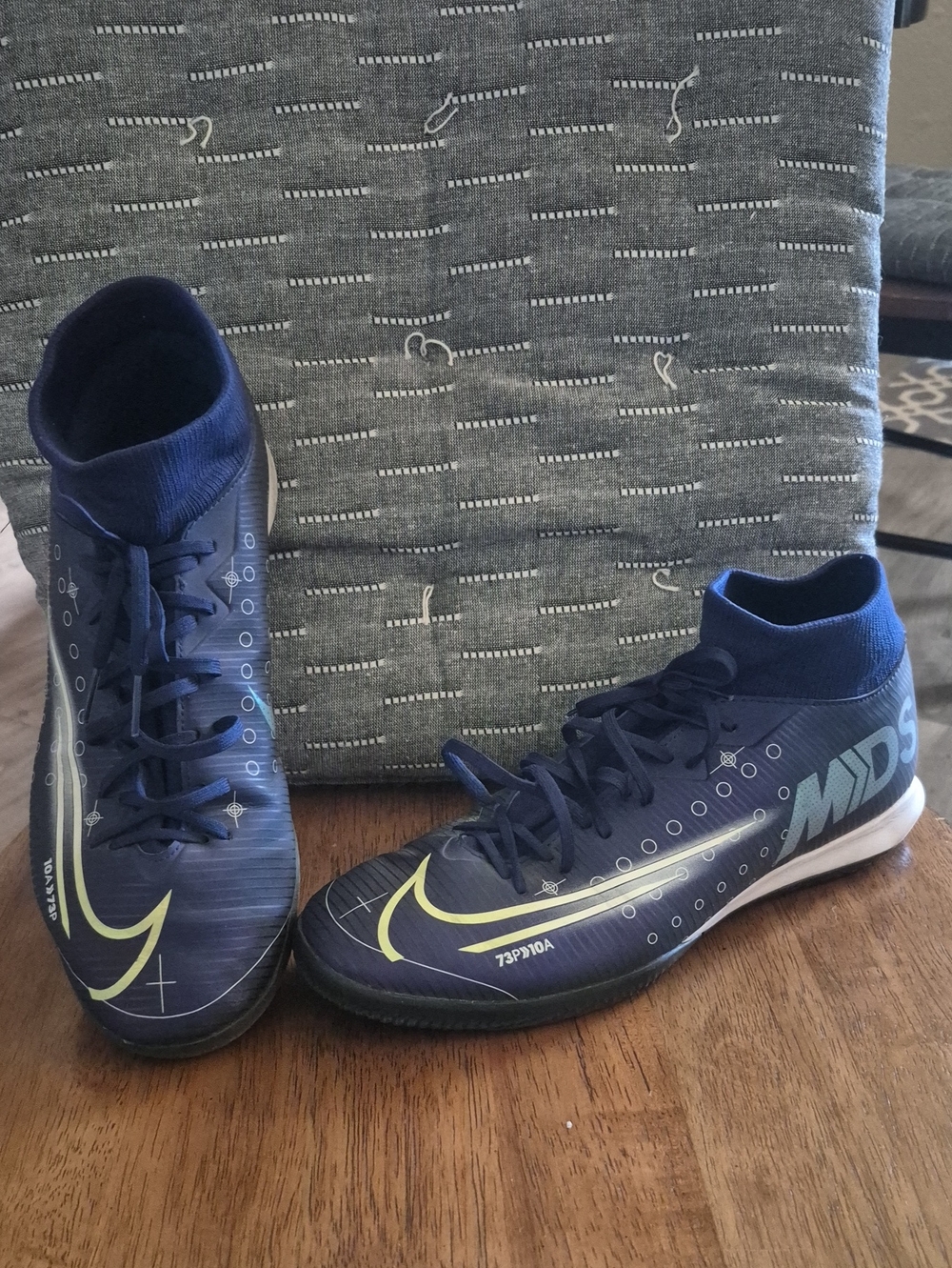 Nike Indoor Soccer Shoes - Navy & Volt Accents Sz 10